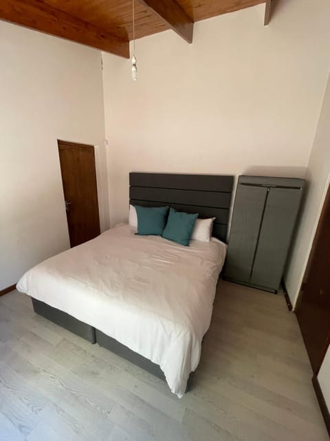 Bo-Kaap Queen Room with High Ceilings & Light Floors Bed and Breakfast in Cape Town