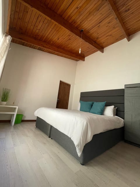 Bo-Kaap Queen Room with High Ceilings & Light Floors Bed and Breakfast in Cape Town