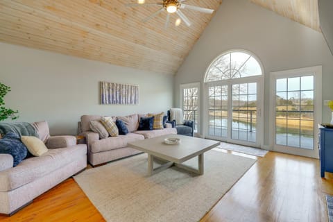 Boone Lake Getaway 6 Mi to Bristol Speedway! House in Bristol