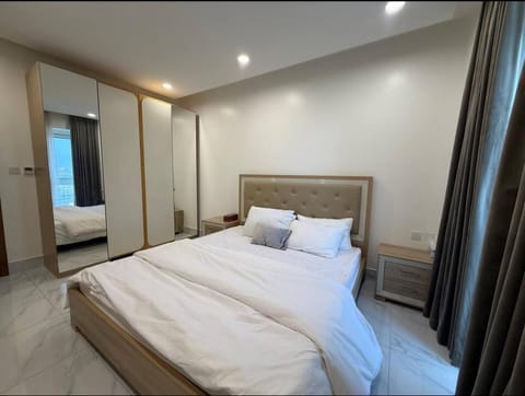 Photo of the whole room, Bedroom