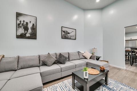 Hike, Bike and Explore Cozy Horse Cave Getaway! House in Kentucky