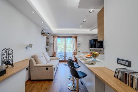 Communal lounge/ TV room, TV and multimedia, Kitchen or kitchenette, Living room, Evening entertainment