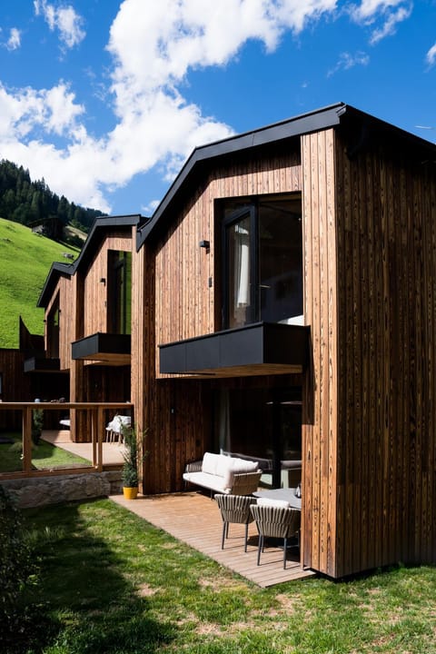 Property building, Garden, Balcony/Terrace, Garden view