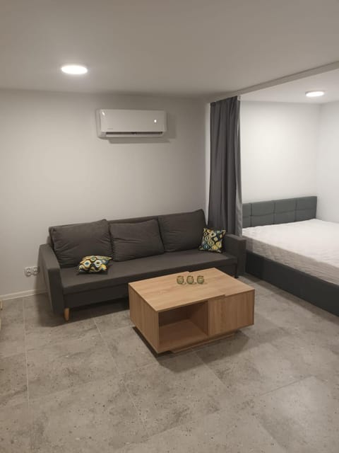 Bed, Seating area, Bedroom, air conditioner