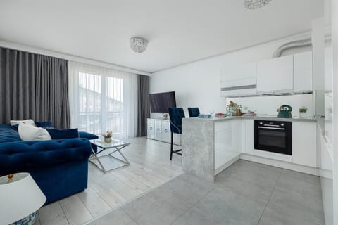 Kitchen or kitchenette, Living room, Seating area, Dining area, stove