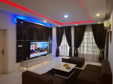 TV and multimedia, Seating area, Evening entertainment, air conditioner