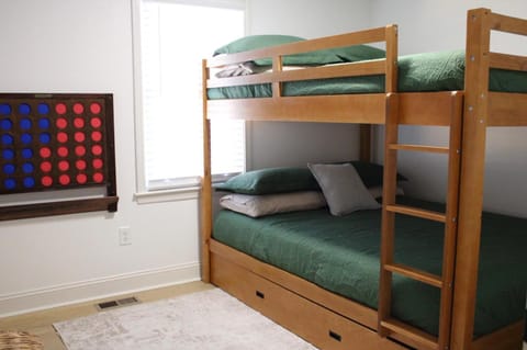 New I The Weekender Retreat I 5min Drive to Beach House in Atlantic Beach