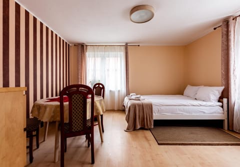 Bed, Living room, Photo of the whole room, Seating area