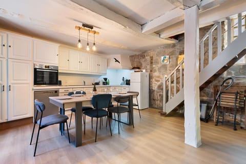 Property building, Kitchen or kitchenette, Living room