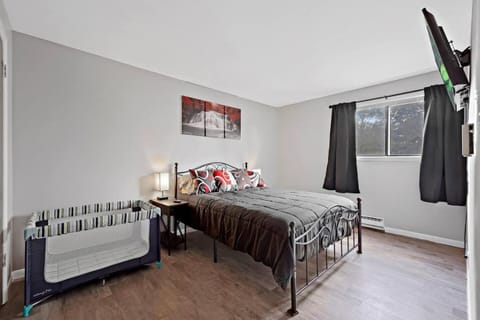 Cozy2bd Aurora Chgolnd Freeparkg Sleeps6 FreeWI-FI Apartment in Aurora