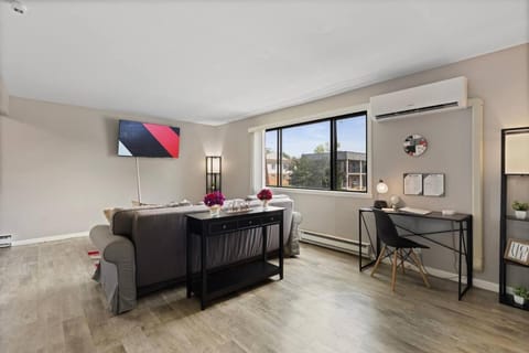 Cozy2bd Aurora Chgolnd Freeparkg Sleeps6 FreeWI-FI Apartment in Aurora