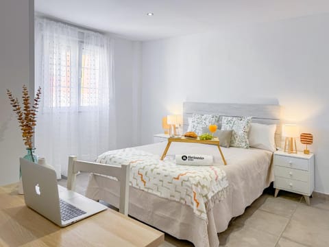 Seating area, Bedroom, air conditioner