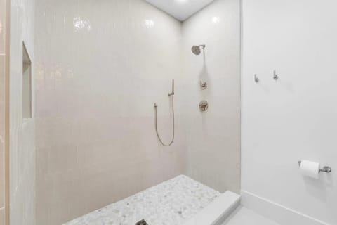 Book Me Baby! Beach Cruiser Cottage in WaterColor House in Seaside