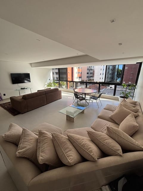 Communal lounge/ TV room, TV and multimedia, Living room, Seating area, Evening entertainment