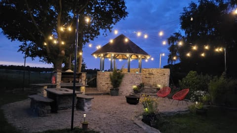 Patio, Night, Garden, Garden, On site, Garden view, Location, Family, pet friendly