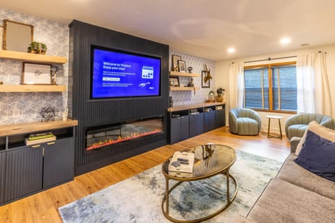 TV and multimedia, Living room, Seating area