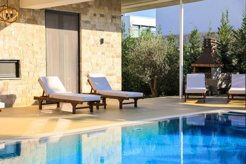 Sunny and spacious villla Apartment in Ksamil