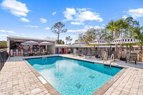 Patio, Day, Pool view, Swimming pool, sunbed