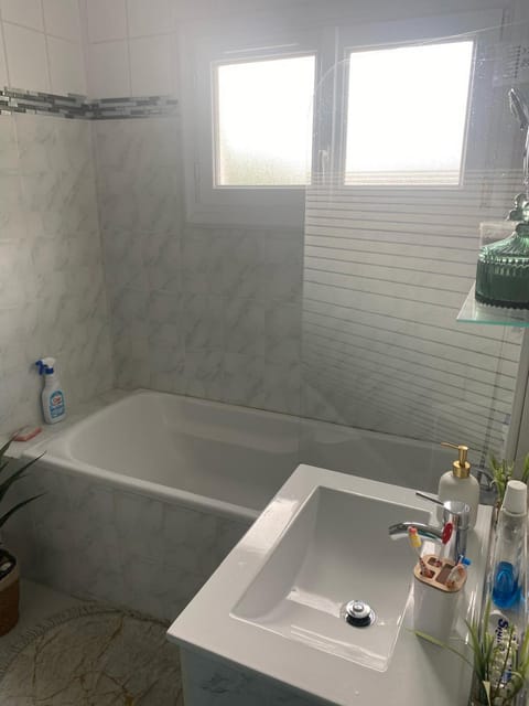 Bathroom, Bath, towels