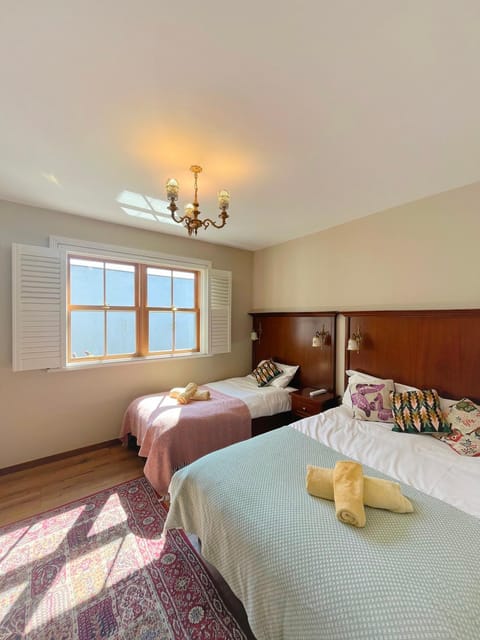 Bed, View (from property/room), Bedroom, Garden view