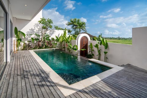 Walk to beach and restaurants - view and quiet - 2BR 3BATH Villa in Kediri