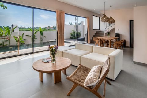 Walk to beach and restaurants - view and quiet - 2BR 3BATH Villa in Kediri