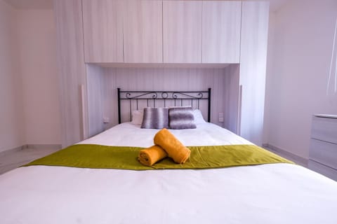 Swieqi Apartment Next to Paceville Nightlife and Beach Perfect for Groups Apartment in Saint Julians