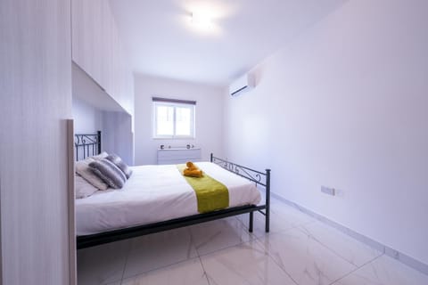 Swieqi Apartment Next to Paceville Nightlife and Beach Perfect for Groups Apartment in Saint Julians