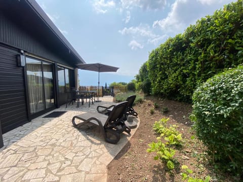 Day, Natural landscape, Garden, Balcony/Terrace, Garden view, sunbed