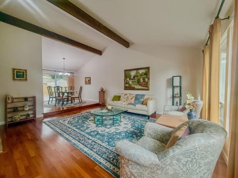 Entire 3-bedrooms charming house in Lake Forest Park House in Lake Forest Park