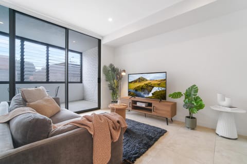 TV and multimedia, Living room, Seating area, Evening entertainment