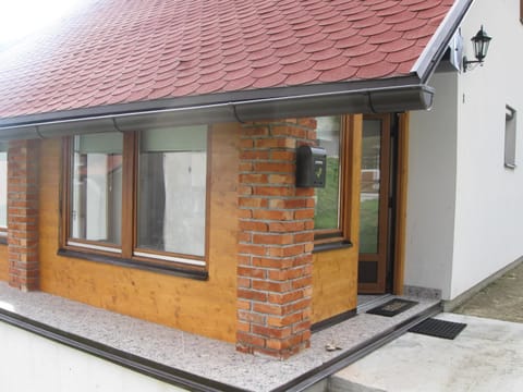 Patio, Facade/entrance, Fishing, Garden, Horse-riding, Ski School, Skiing, Hiking, Cycling, On site, Mountain view, Street view