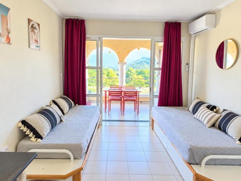 Golfcourse, Balcony/Terrace, Mountain view, Swimming pool, bunk bed, Family, air conditioner