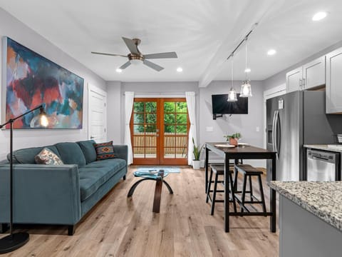 Balcony/Terrace, Kitchen or kitchenette, Living room, Seating area, Dining area