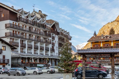Property building, Natural landscape, Mountain view