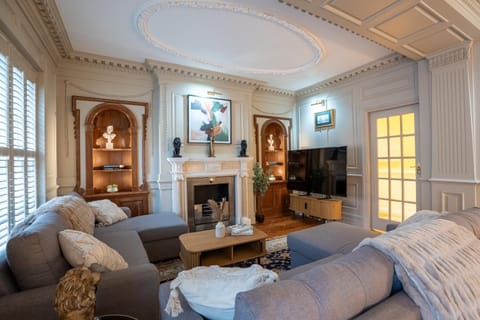 TV and multimedia, Living room, Seating area