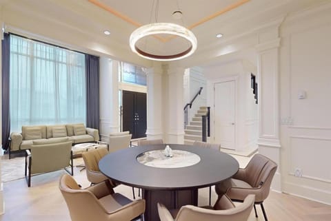 Luxury Ensuite Room in Peaceful West Richmond-Easy Airport & City Access Vacation rental in Richmond