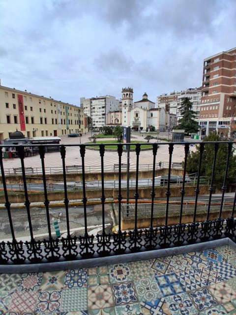 Balcony/Terrace, City view, Street view, Breakfast, Location, Parking