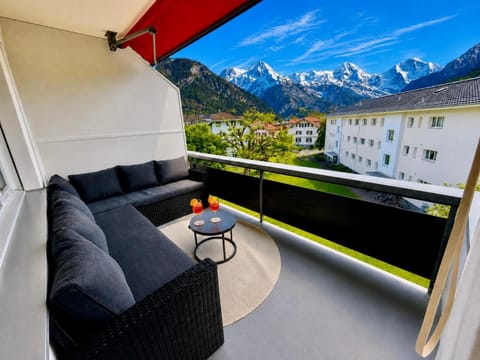Property building, Patio, Day, Natural landscape, Garden, View (from property/room), Balcony/Terrace, Balcony/Terrace, Mountain view