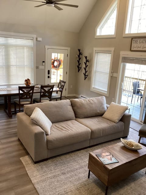 Heart of Arrowhead Lake STR 21334 two night minimum House in Coolbaugh Township