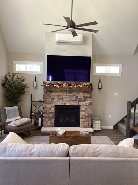 Heart of Arrowhead Lake STR 21334 two night minimum House in Coolbaugh Township