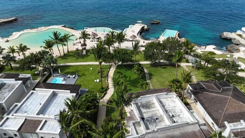 Bird's eye view, Pool view, Sea view, Swimming pool