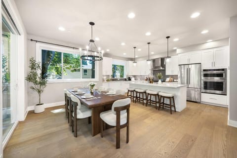 Modern Kirkland 4BR Family Oasis Kids Paradise House in Kirkland