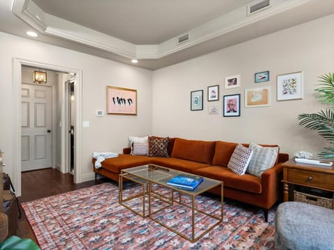 Urban Stay By The Bay: Downtown Pet-Friendly Home House in Traverse City