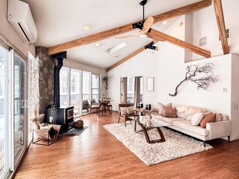 Wildland Treehaus Creekside Forest Retreat w Hot Tub & Wellness Yurt Pets OK House in Idyllwild-Pine Cove