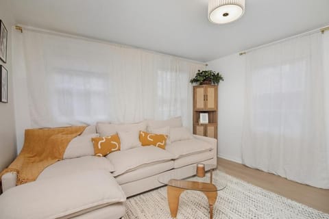 Designer 2 Bedroom Apt near Emory Apartment in Druid Hills