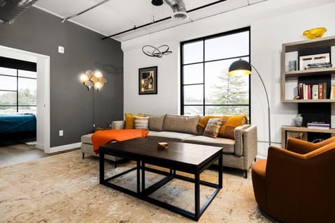 East Side Design: Luxury Condo with 10 Rooftop Hot Apartment in Traverse City