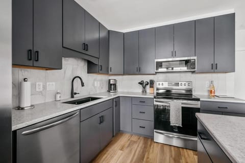 Cityscape Condo: New in Downtown Traverse City! Apartment in Traverse City