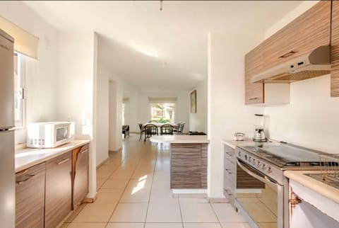 Casa Grande Cerca Mar Privada Marina Diamante, Wifi, Acepto mascotas Acceso al lago y mas Villa in Acapulco