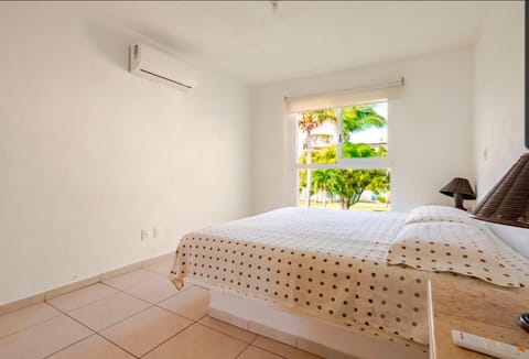 Casa Grande Cerca Mar Privada Marina Diamante, Wifi, Acepto mascotas Acceso al lago y mas Villa in Acapulco